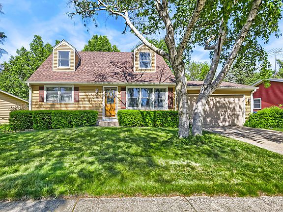 3rd image of 390 Cornell Ln