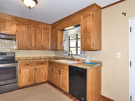 5th image of 1720 S Maplewood Ave