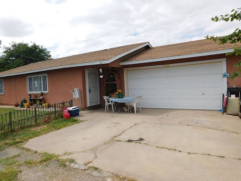 1st image of 4737 1st St