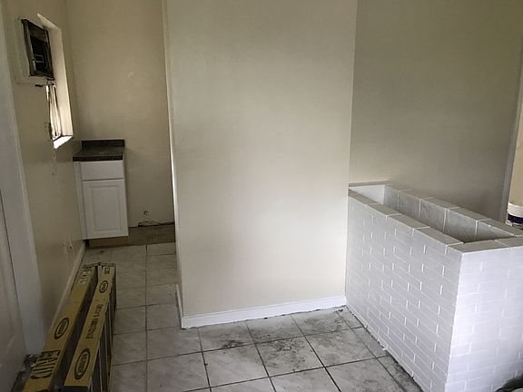 4th image of 1779 Lauderdale Manor Dr
