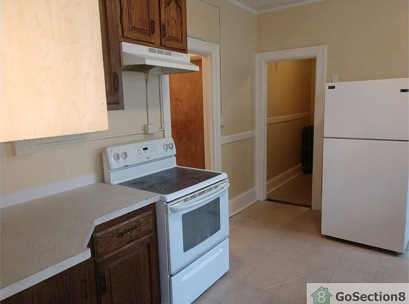 2nd image of 106 Magnolia St #2