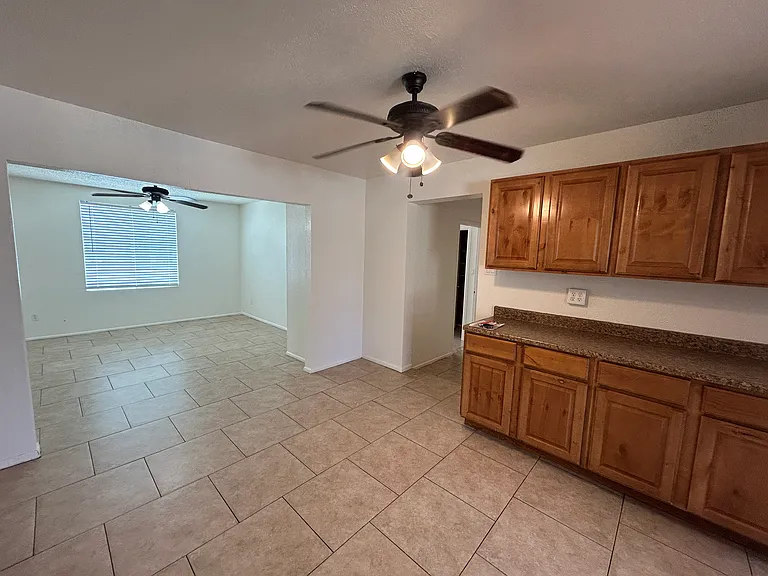 6 bed, 3.0 bath, 2269 sqft, $2,495 — Photo 12