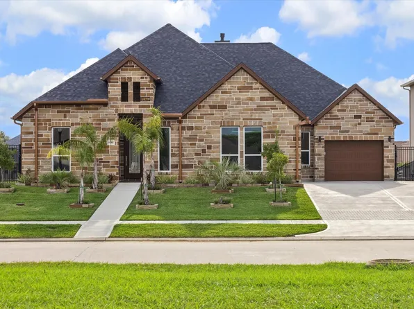 606 Appia Dr, Kemah, TX 77565
