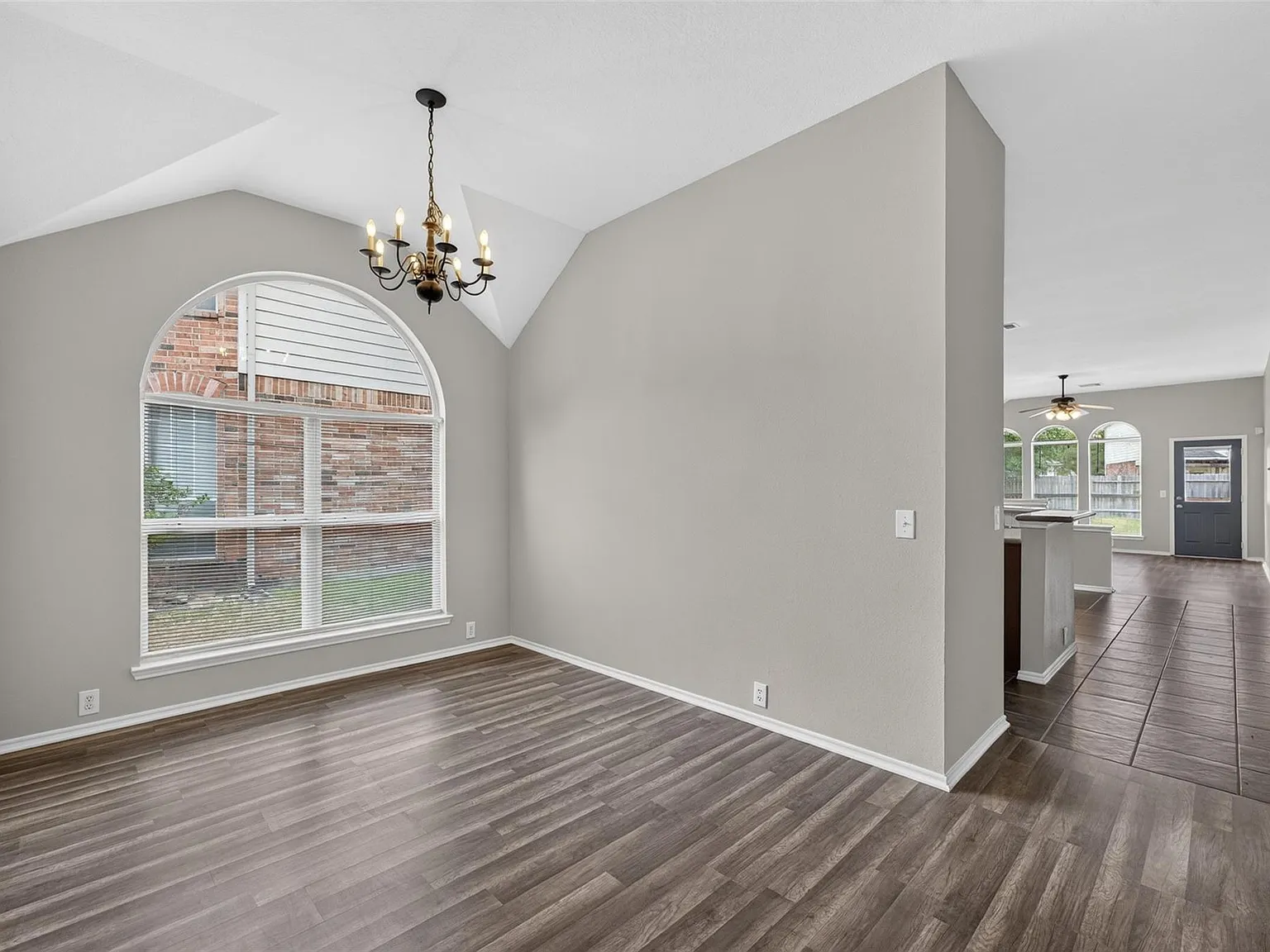 4 bed, 2.0 bath, 1969 sqft, $2,300 — Photo 3