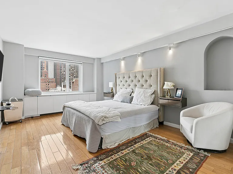 411 E 53rd St #10L — Photo 4