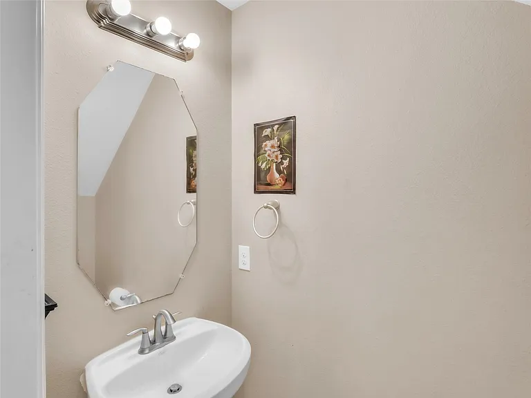 1418 Banbury Ct — Photo 13