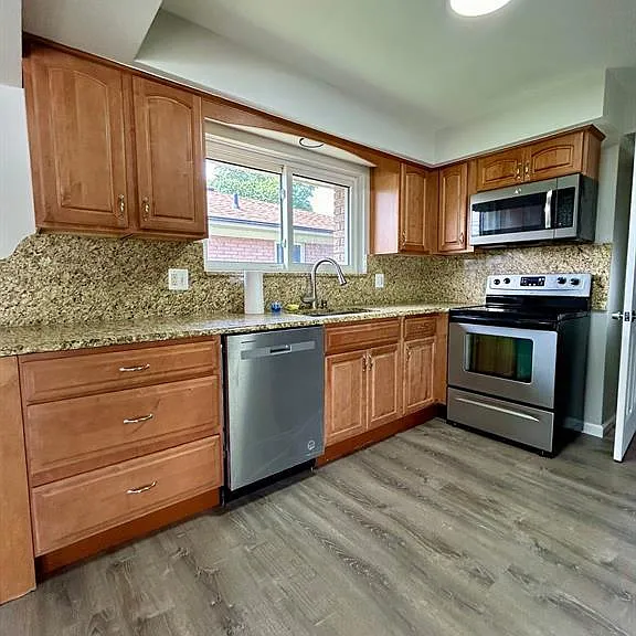11304 Hemlock Dr — Photo 6