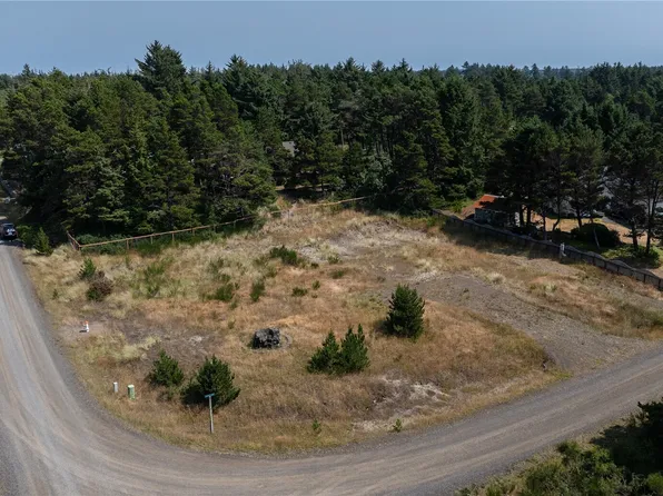 2601 S Bagpiper Lane, Westport, WA 98595