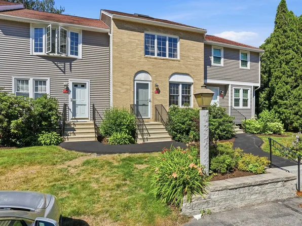 17 Oakwood Circle #5, Goffstown, NH 03045