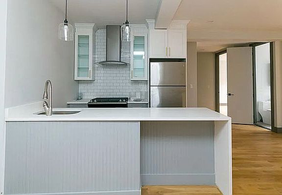 3rd image of 55 E 21st St APT 3J