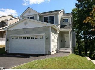 120 Hillcrest Rd, Bridgeport, CT 06606
