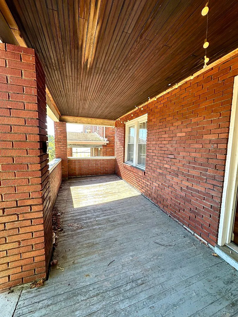 Updated 3 Bedroom, 1 Bath Home on a Quiet Dead-End Street in Carrick - Available 11/15! — Photo 2