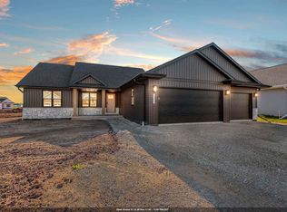 1399 Crossroads Dr, De Pere, WI 54115