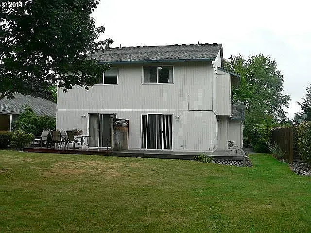 3 bed, 2.5 bath, 1324 sqft, $1,895 — Photo 2