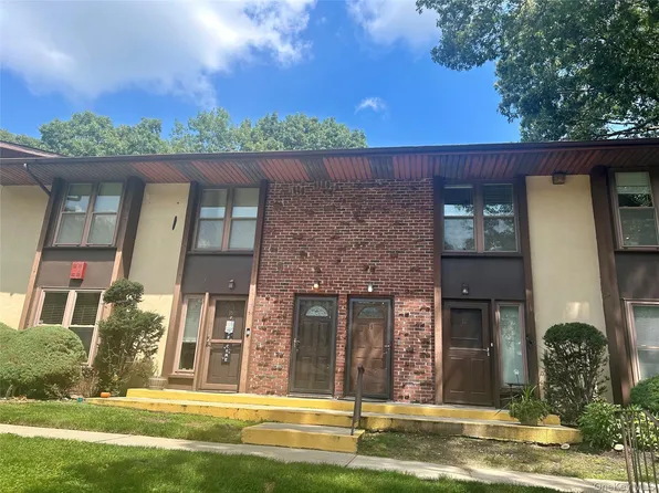 18 Cedar Court #18, Selden, NY 11784