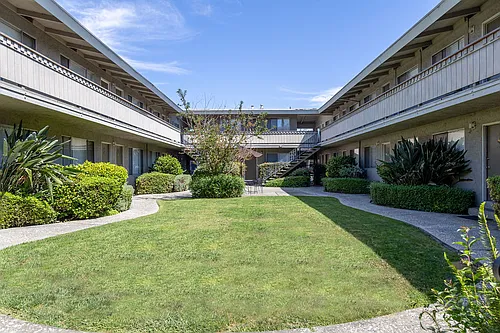Fontainbleau Apartments Photo 1