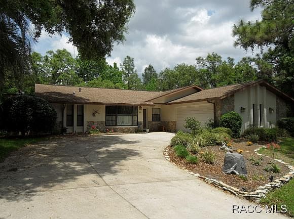 1st image of 15 Balsam Ct W