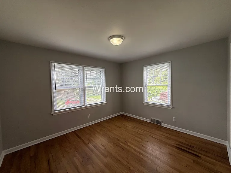 1104 E 14th Ave — Photo 11
