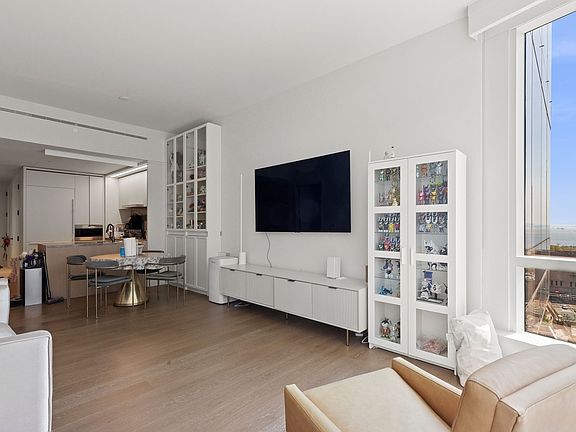 3rd image of 77 Greenwich St APT 15D