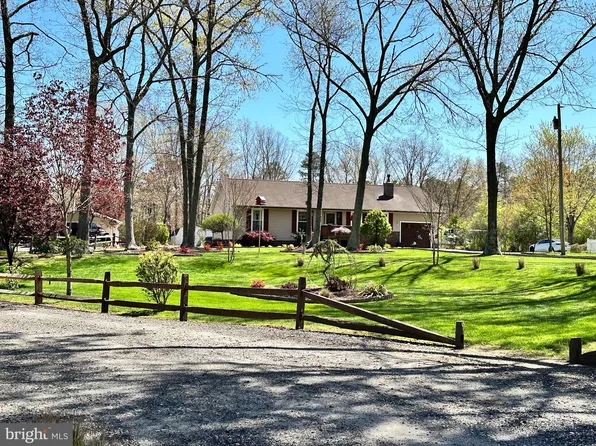 1215 Columbia Rd, Hammonton, NJ 08037