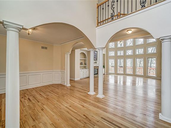 3rd image of 215 Jeffrey Dr