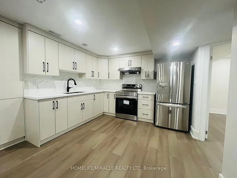 28 Fishlock St — Photo 2