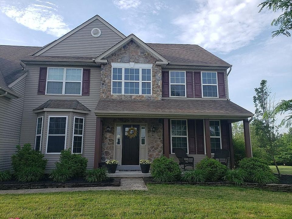 2nd image of 2004 Woodbridge Ln