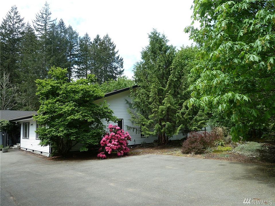 Home is much bigger than it looks. Very open, welcoming and great for entertaining!