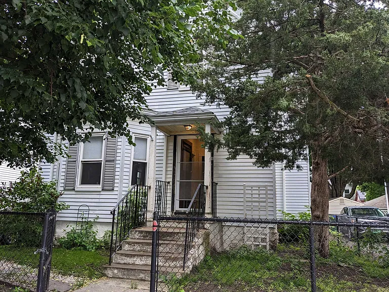 Chester Ave — Photo 17