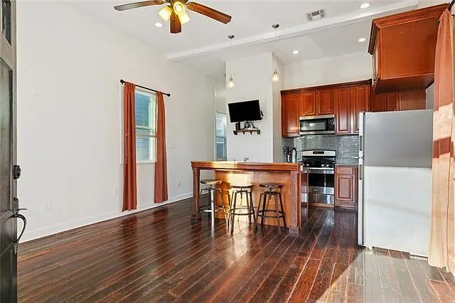 3 bed, 2.0 bath, 900 sqft, $1,650 — Photo 4