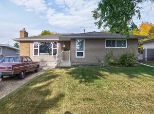 4 Greystone Cres, Strathcona County, AB T8A 3E4