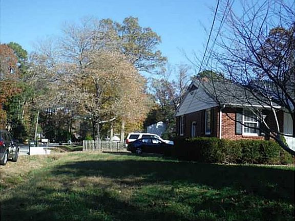 2nd image of 606 York Warwick Dr