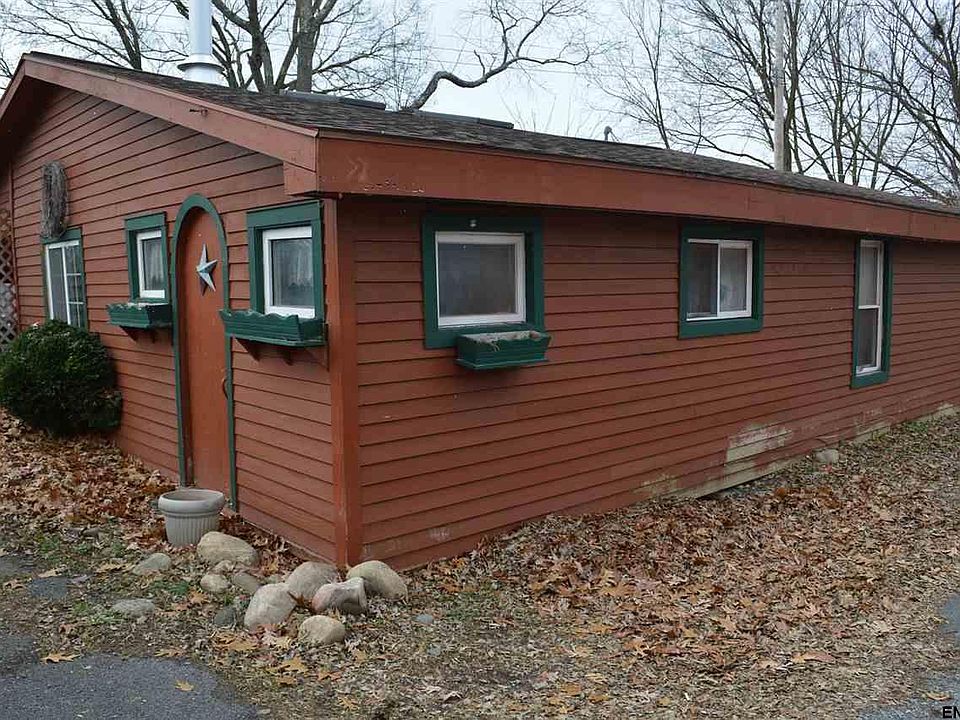 1st image of 21 Van Buren Ln