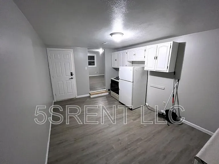 236 S Mary Ellen St #C — Photo 7