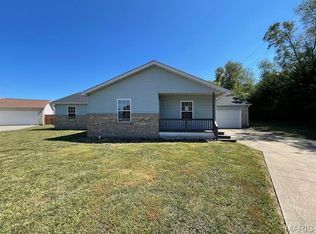 12 Lynnwood Ct, Belleville, IL 62226