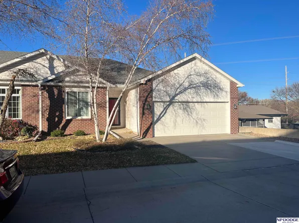 5201 Sunlight Ct, Lincoln, NE 68516