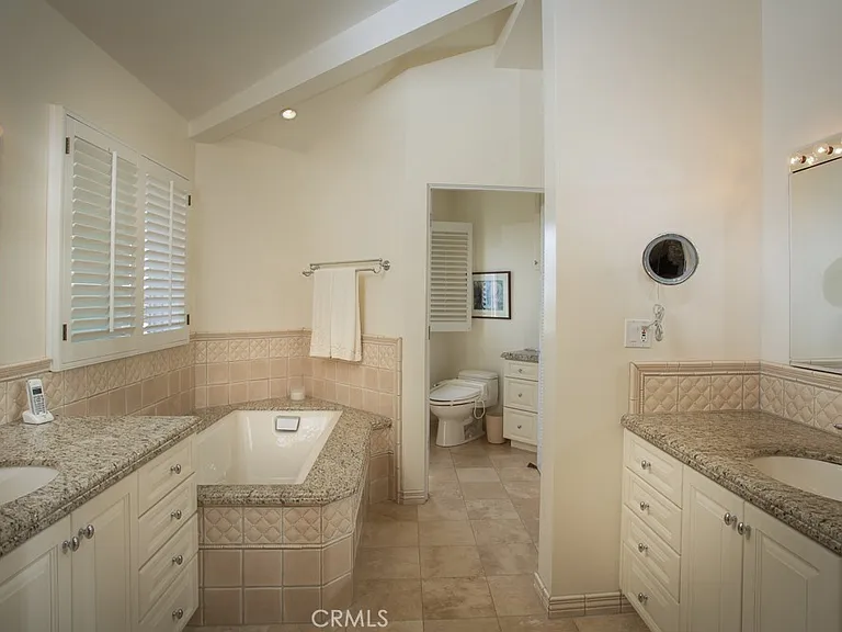 1004 Emerald Bay — Photo 10