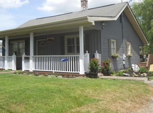 1956 Snider Ln, Pulaski, VA 24301