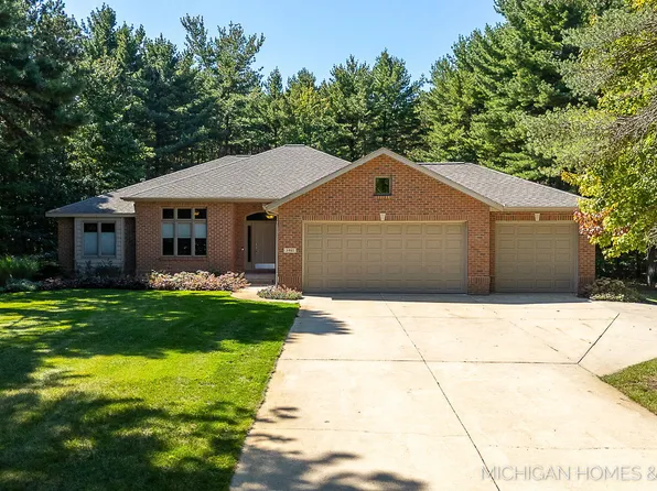 3981 Tall Grass West Ct, Holland, MI 49424