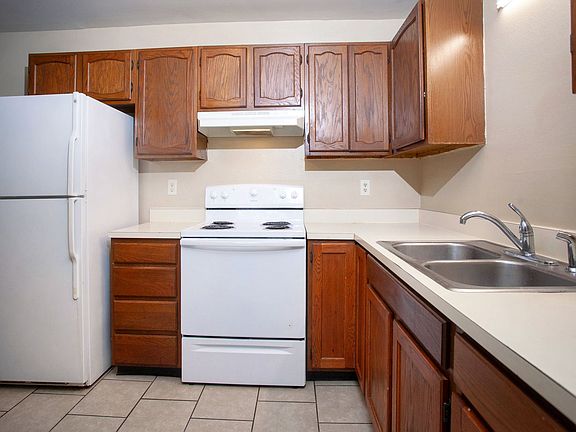 2nd image of 411 Stratford Way #5