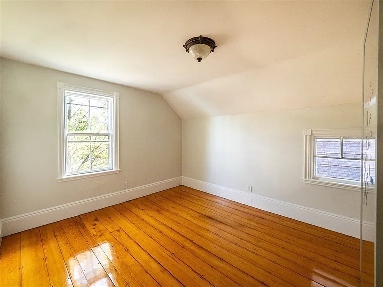 12 Adella Pl — Photo 21