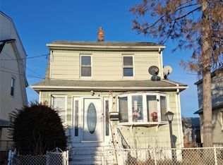 22035 135th Ave, Springfield Gardens, NY 11413