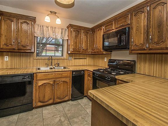 4th image of 201 Cedar Ridge Dr
