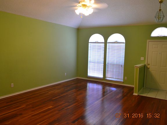 3rd image of 1439 Creekview Dr