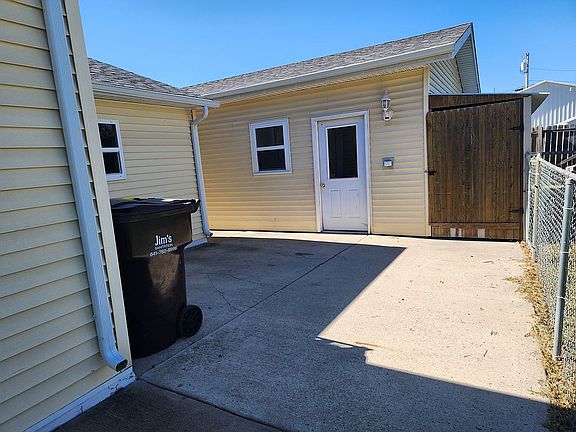 3rd image of 330 S Park St