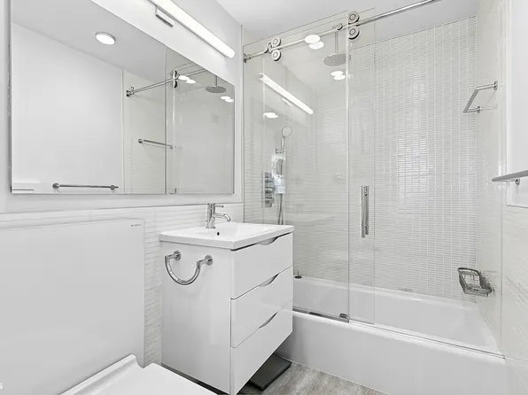 115 East 9th Street 12D image 5 of 5