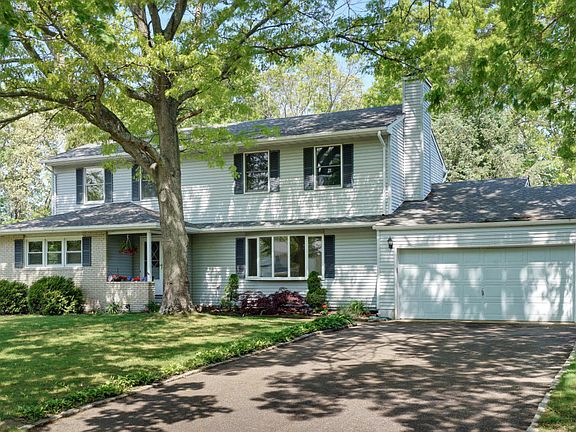 2nd image of 26 Bristol Ct