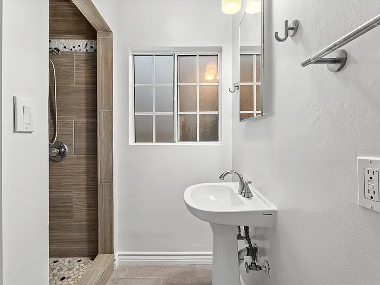 1726 Abbot Kinney Blvd #2 — Photo 10