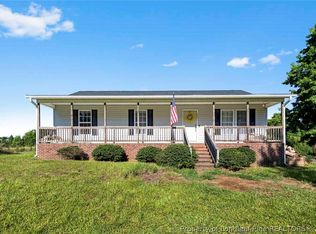 7110 Eagle Spring Dr, Hope Mills, NC 28348