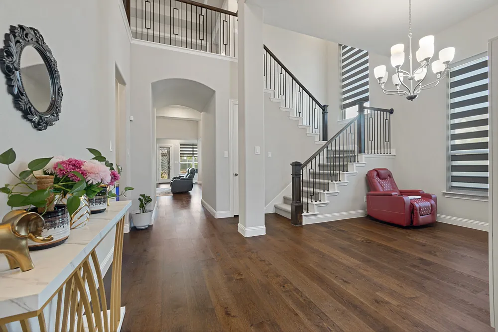 5 bed, 3599 sqft, $4,050 — Photo 3